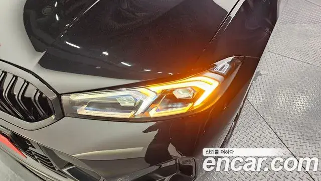 BMW 3 Series 2023 — Photo 29/33