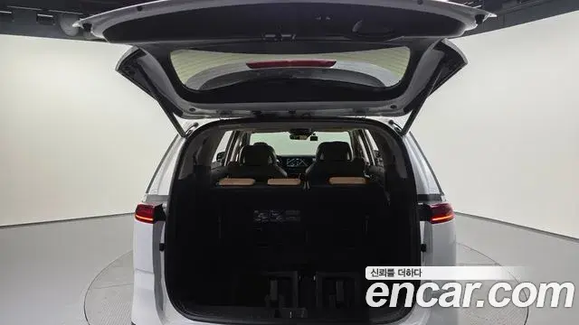 Kia Carnival 2023 — Фото 20/20