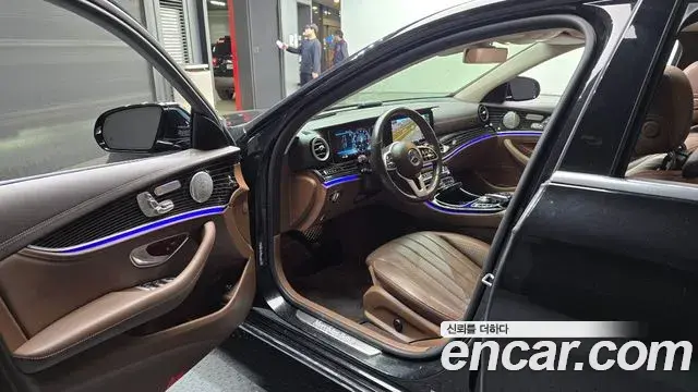 Mercedes-Benz E-Class 2020 — Photo 3/20