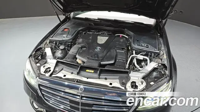 Mercedes-Benz E-Class 2020 — Photo 5/20
