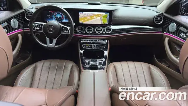 Mercedes-Benz E-Class 2020 — Photo 9/20