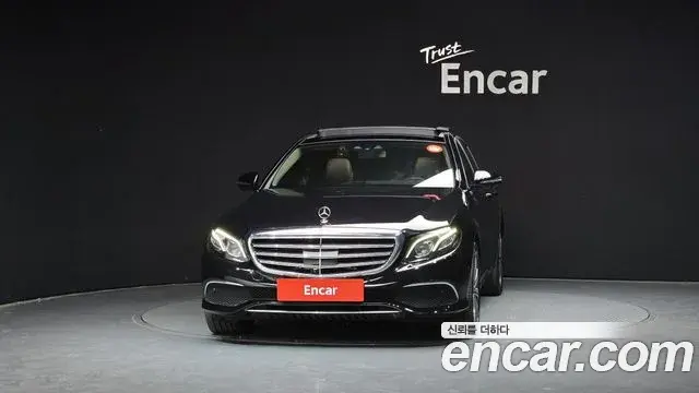 Mercedes-Benz E-Class 2020 — Photo 8/20
