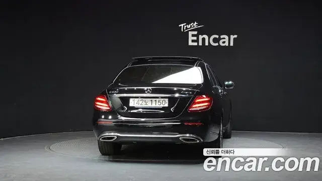 Mercedes-Benz E-Class 2020 — Photo 10/20
