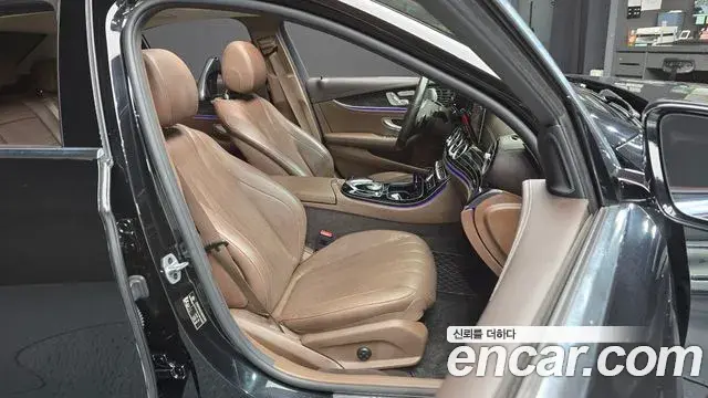 Mercedes-Benz E-Class 2020 — Photo 11/20