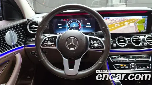 Mercedes-Benz E-Class 2020 — Photo 12/20