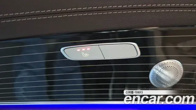 Mercedes-Benz E-Class 2020 — Photo 16/20