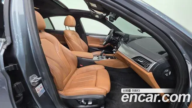 BMW 5 Series 2018 — Фото 10/20