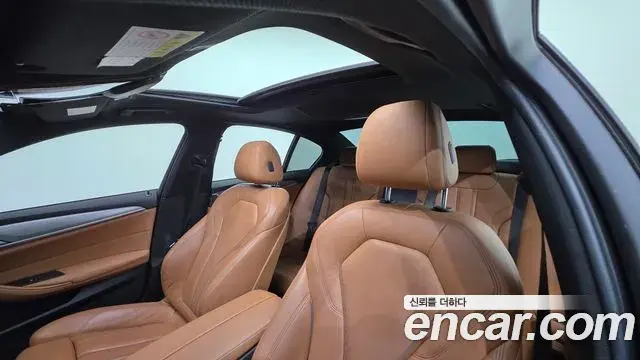 BMW 5 Series 2018 — Фото 12/20
