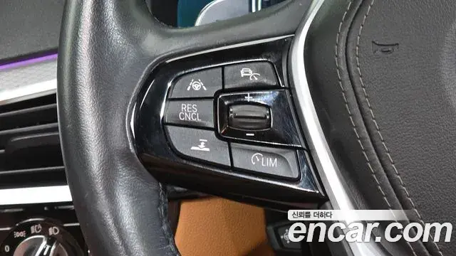 BMW 5 Series 2018 — Фото 17/20