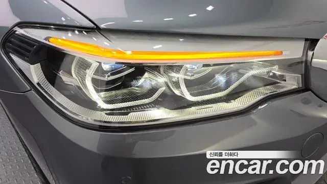 BMW 5 Series 2018 — ფოტო 16/32