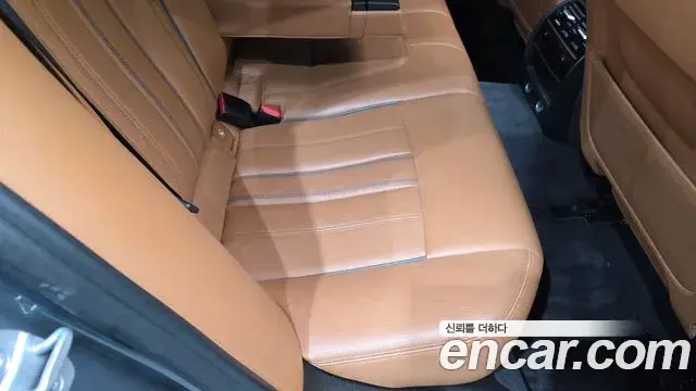 BMW 5 Series 2018 — ფოტო 17/32