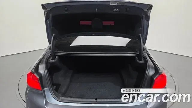 BMW 5 Series 2018 — ფოტო 9/32
