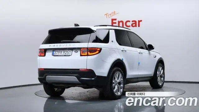 Land Rover Discovery Sport 2022 — Photo 3/36