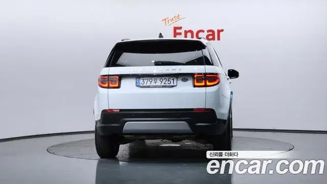 Land Rover Discovery Sport 2022 — Photo 7/36