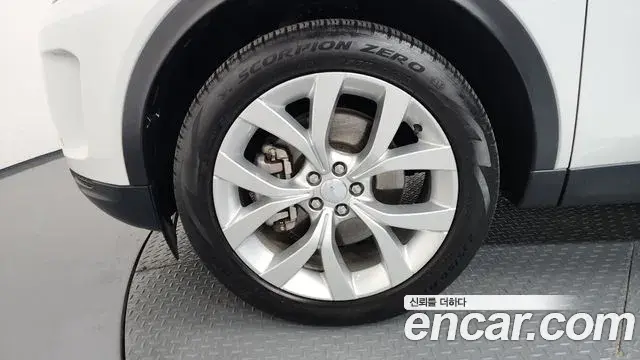 Land Rover Discovery Sport 2022 — Photo 29/36