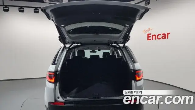 Land Rover Discovery Sport 2022 — Photo 12/36