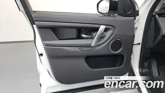 Land Rover Discovery Sport 2022 — Photo 13/36