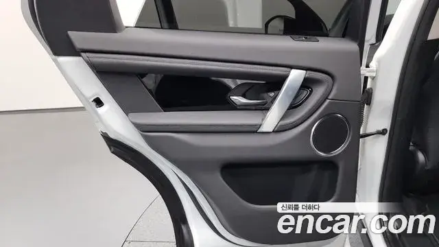 Land Rover Discovery Sport 2022 — Photo 24/36