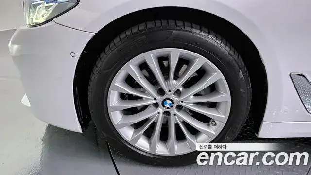 BMW 5 Series 2019 — Фото 4/20