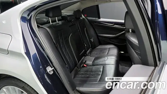 BMW 5 Series 2019 — Фото 11/20