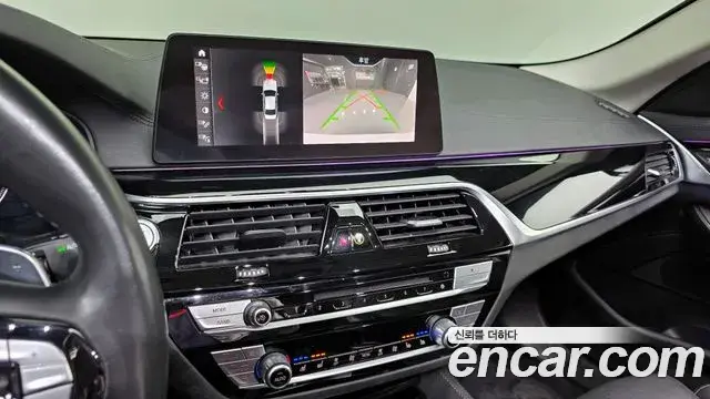 BMW 5 Series 2019 — Фото 17/20