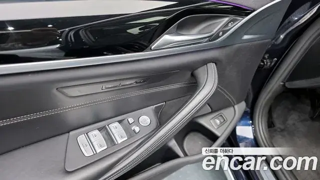 BMW 5 Series 2019 — Фото 19/20