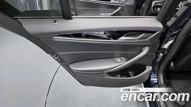 BMW 5 Series 2019 — ფოტო 6/33