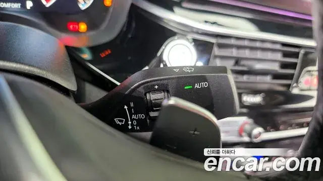 BMW 5 Series 2019 — ფოტო 16/33