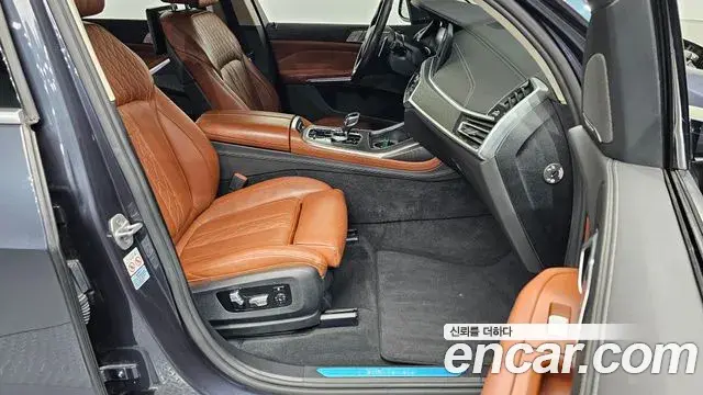 BMW X7 2020 — ფოტო 15/20