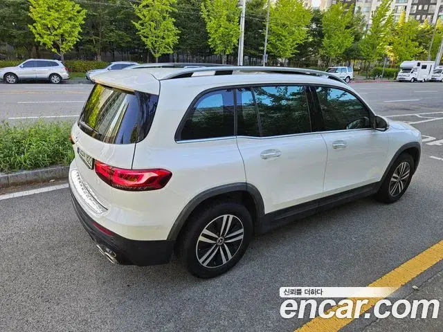 Mercedes-Benz GLB-Class 2021 — ფოტო 8/20