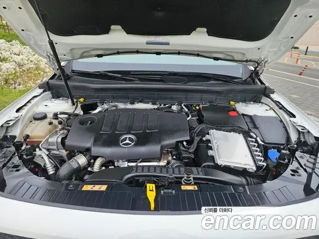 Mercedes-Benz GLB-Class 2021 — ფოტო 13/20