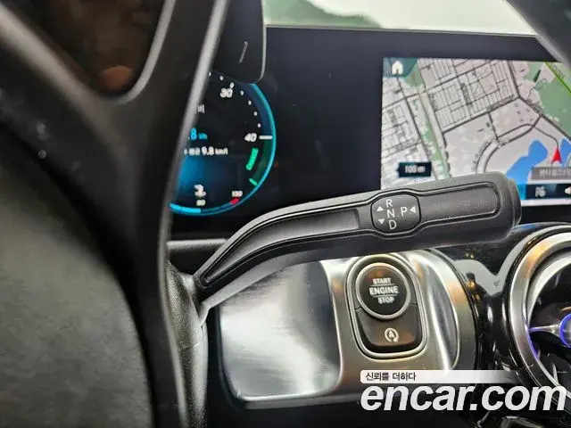 Mercedes-Benz GLB-Class 2021 — ფოტო 17/20