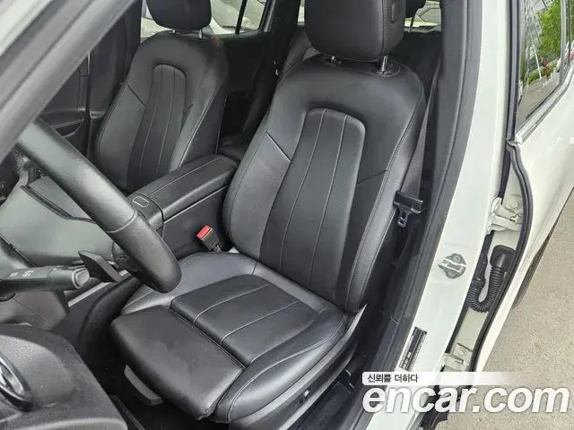 Mercedes-Benz GLB-Class 2021 — ფოტო 15/20