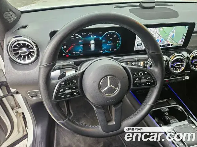 Mercedes-Benz GLB-Class 2021 — ფოტო 19/20