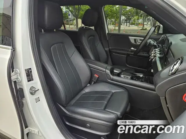 Mercedes-Benz GLB-Class 2021 — ფოტო 9/20