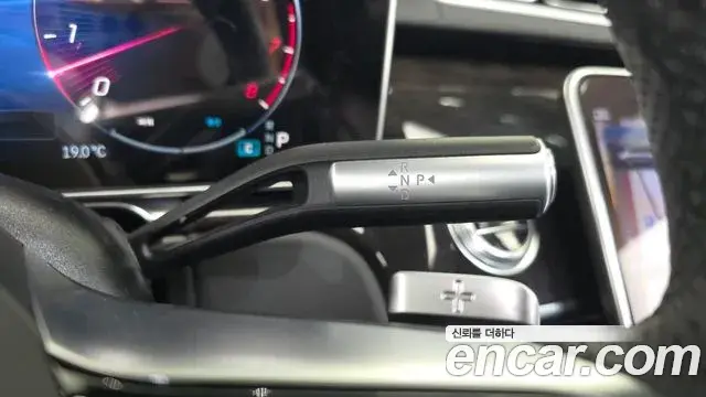 Mercedes-Benz S-Class 2024 — Photo 11/35