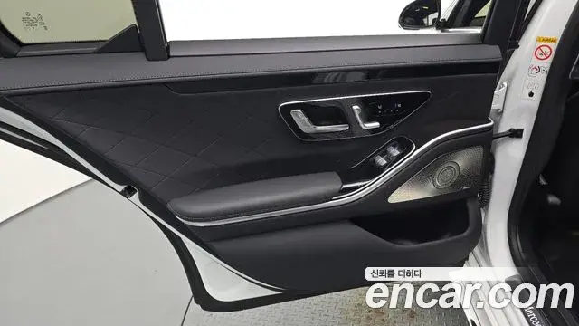 Mercedes-Benz S-Class 2024 — Photo 16/35
