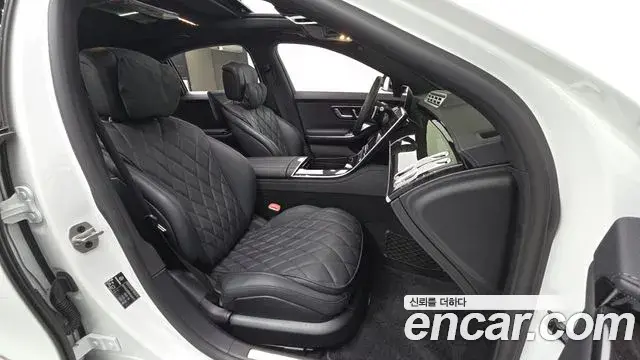 Mercedes-Benz S-Class 2024 — Photo 28/35