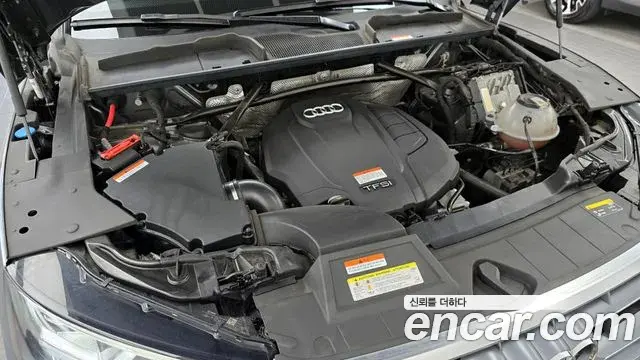 Audi Q5 2020 — Şəkil 17/32