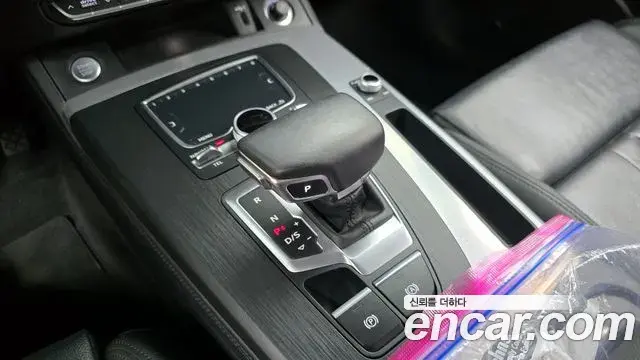Audi Q5 2020 — Şəkil 13/32