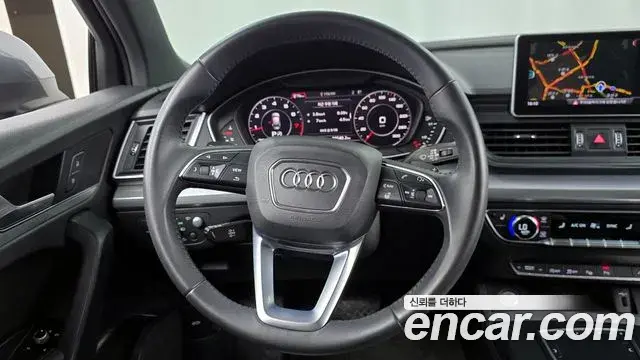 Audi Q5 2020 — Şəkil 28/32