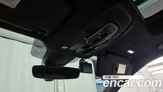 Audi Q5 2020 — Şəkil 24/32
