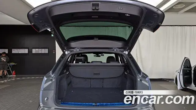 Audi Q5 2020 — Şəkil 15/32