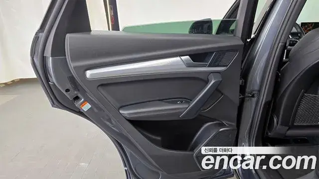 Audi Q5 2020 — Şəkil 11/32