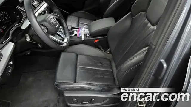 Audi Q5 2020 — Şəkil 26/32