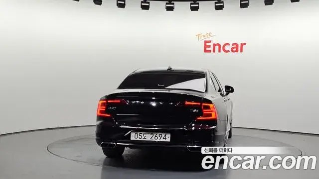 Volvo S90 2018 — Photo 3/20