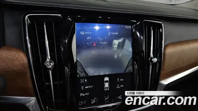 Volvo S90 2018 — Photo 12/20