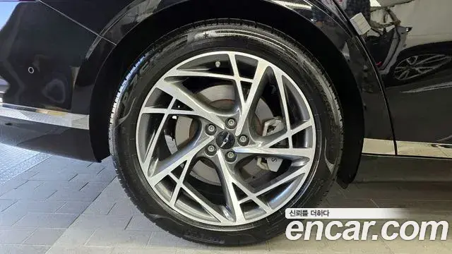 Genesis G90 2022 — ფოტო 13/37