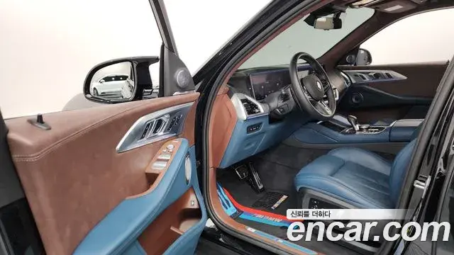BMW XM 2025 — Фото 10/20