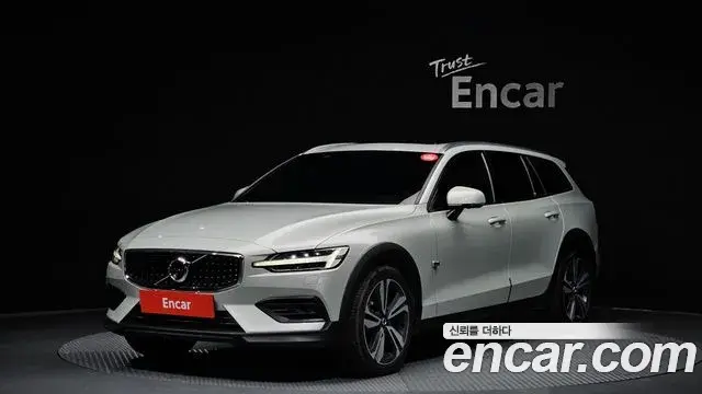 Volvo V60 Cross Country 2019 — Photo 9/20